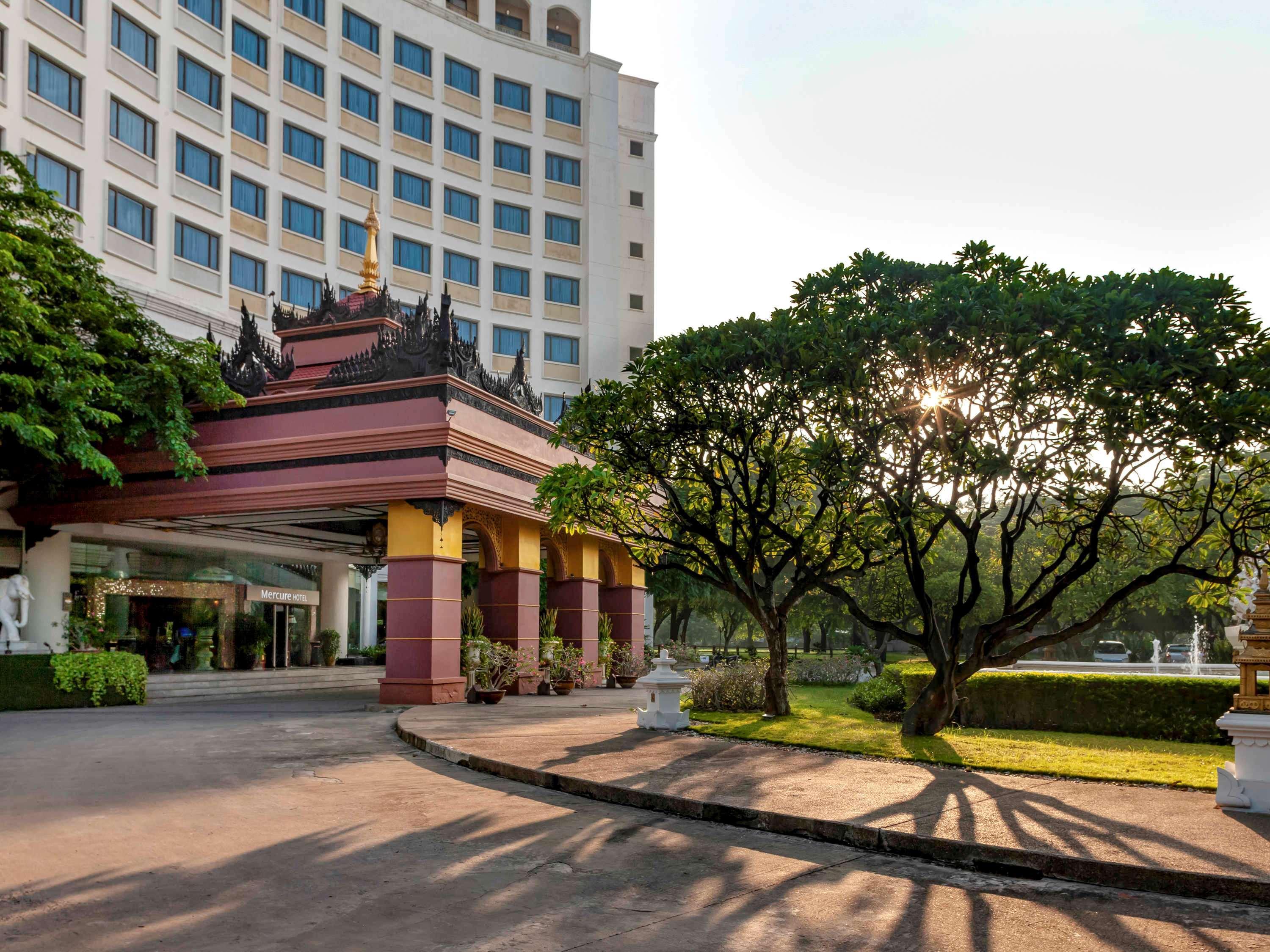 Mercure Mandalay Hill Resort Bagian luar foto